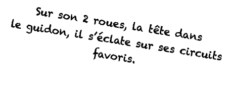 Sur son 2 roues, la tête dans le guidon, il s éclate sur ses circuits favoris  