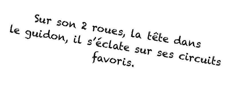 Sur son 2 roues, la tête dans le guidon, il s éclate sur ses circuits favoris 